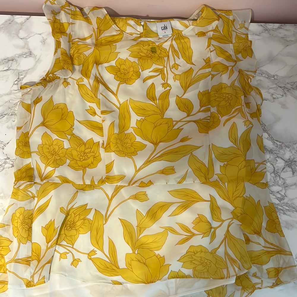 Yellow and white cabi top. size large